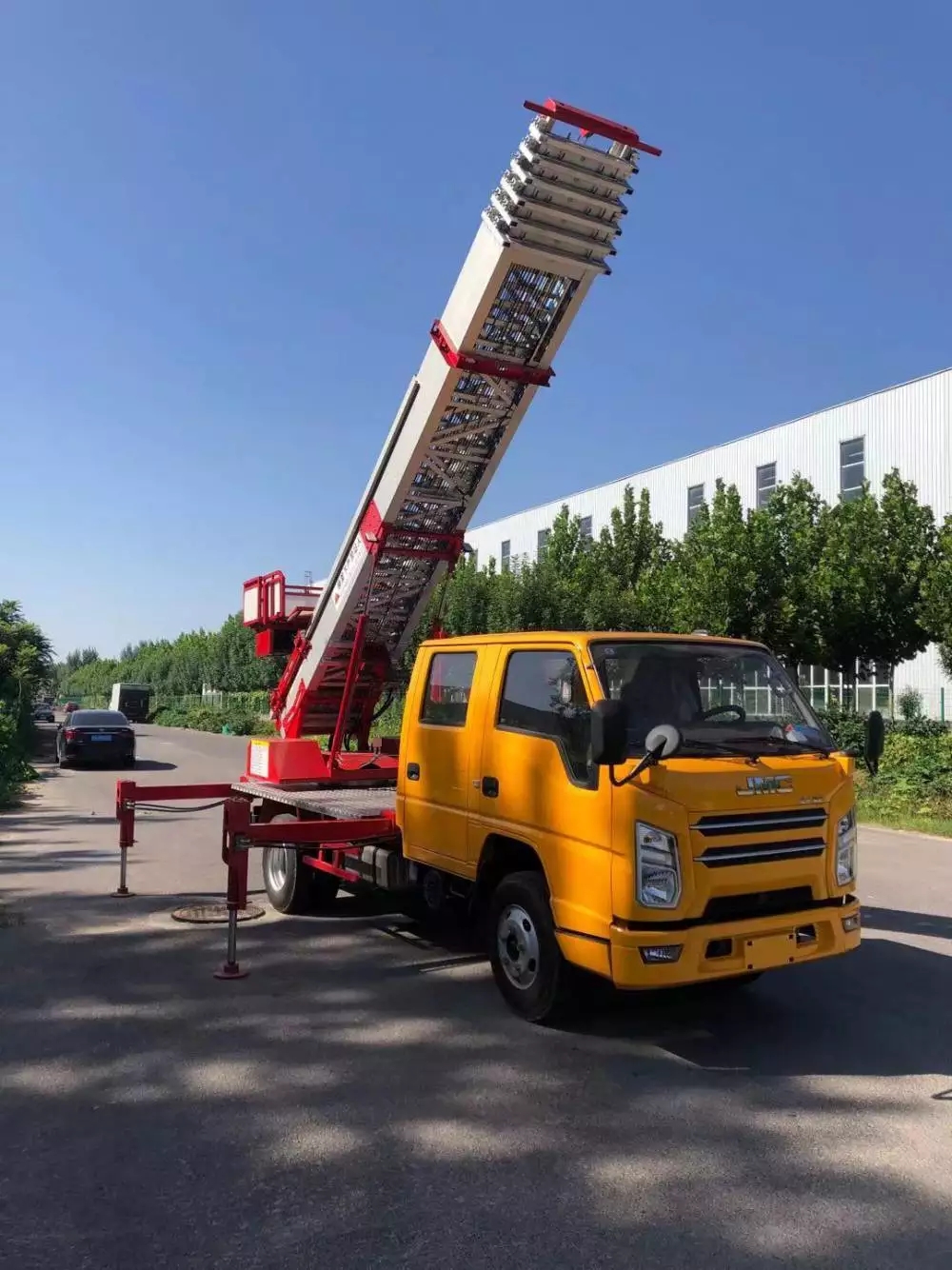 福安附近的云梯车出租服务：轻松解决高空作业需求