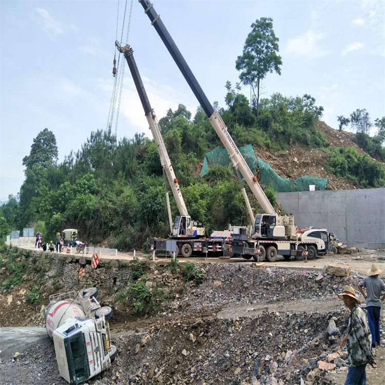 福安汽车掉沟里叫吊车救援要多少钱